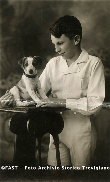 Lino Marino  con un cucciolo di cane